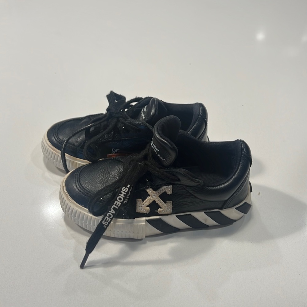 Off White vulcanized toddler sneaker